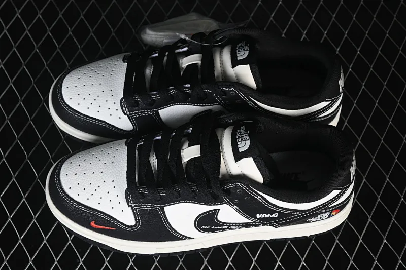 All categories Nk SB Dunk Series Nk SB Dunk Low High-end customized low-top sneakers Nike SB Dunk Low North Face co-branded black and white High-end customized low-top casual sneakers YF9511-915